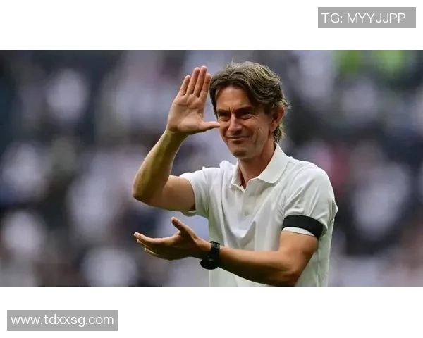 弗兰克:球迷能够有心情,但球员犯错后应给予支撑而不是责备 弗兰克:球迷能够有心情,但球员犯错后应给予支撑而不是责备